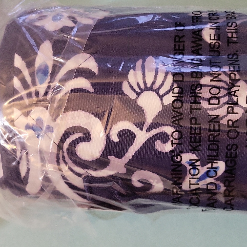 New Vera Bradley Picnic/Sun/Outdoor Concert Blanket 50x67 - Picture 2 of 2